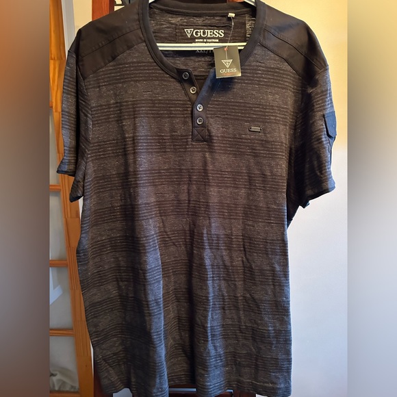 NWT GUESS T-shirt - Picture 1 of 3